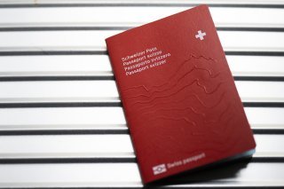 Une initiative populaire lancée mardi veut inscrire dans la Constitution que tout étranger qui séjourne légalement sur le territoire helvétique depuis cinq ans a droit à la nationalité suisse (image symbolique).